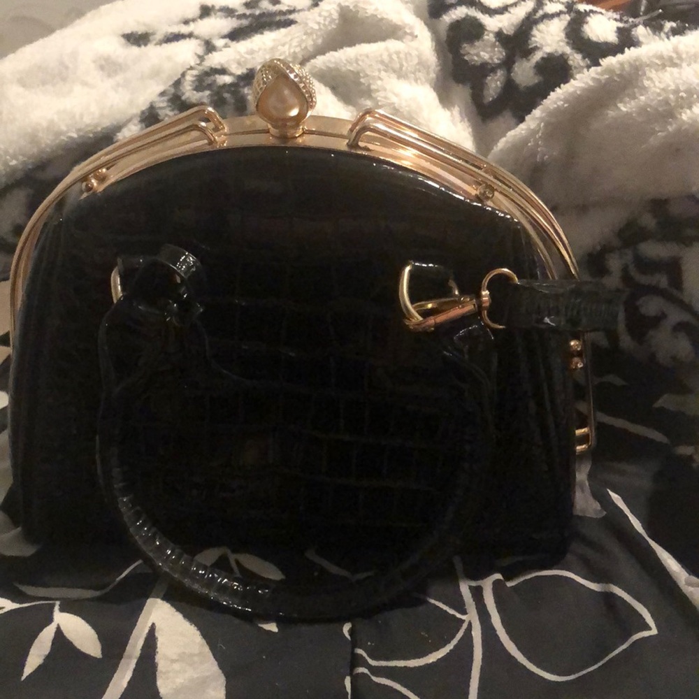 Cute black purse with pearl opener